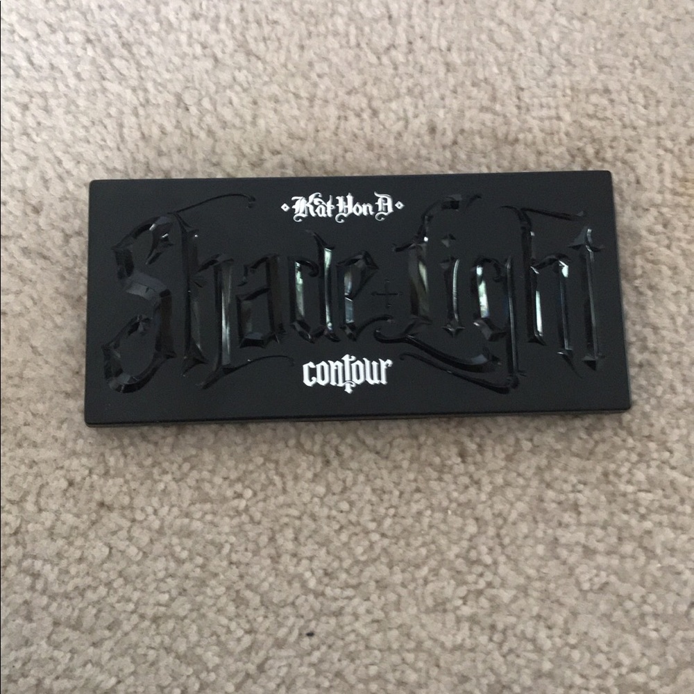Shade + light creme contour refillable palette